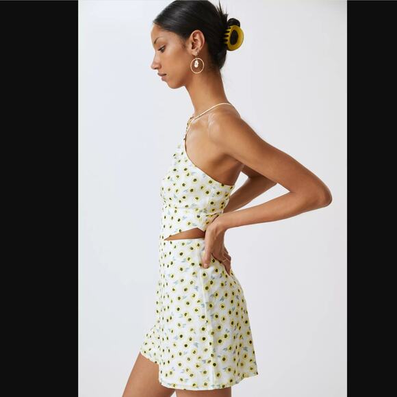 Anthropologie Hutch Ditsy Floral Seaside Romper - New - Size 6 - Picture 2 of 7